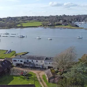 Apartment Brooklands Farm Hamble River With River Frontage And Garden, Southampton